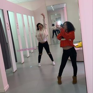 Meet your Posher, Idelis